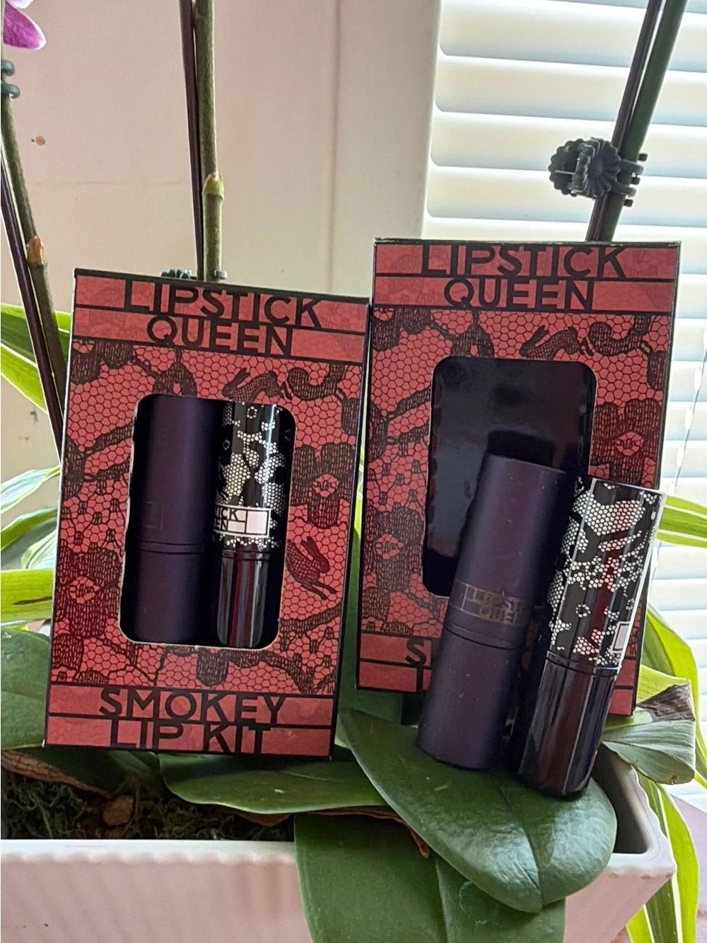 BUNDLO 2,Lipstick Queen Smokey Lip Kit — Soft Pink & Deep Black-Shimmer Lipstick